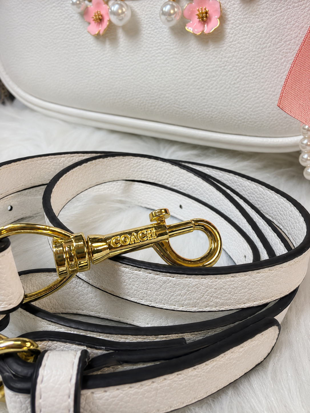 C.oach White Leather Shoulder Bag 🖤✨